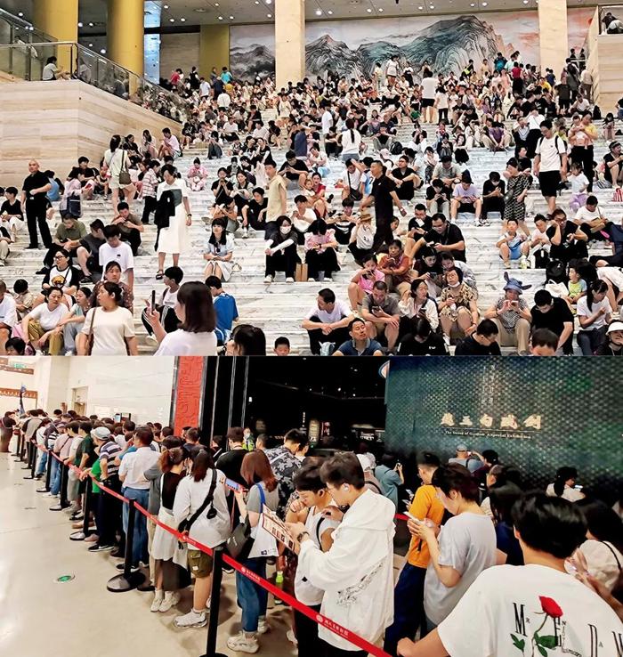 上图:7月14日,山东省博物馆内的大量游客。 下图:5月17日,游客在湖北省博物馆排队。